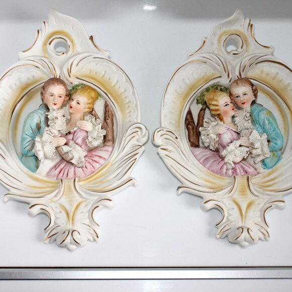 Vtg Set Of 2 Prince of Wales Plume Feather Gold Wall Plaques Marked EW W/Crown - Picture 1 of 16